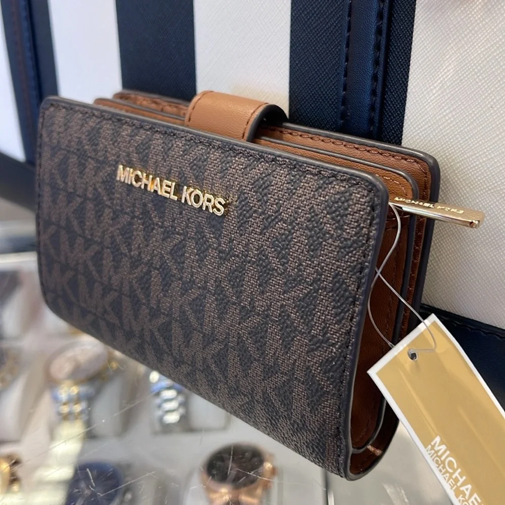 MICHAEL KORS Jet Set Travel Medium Bifold Zip Signature Logo Wallet Brown NWT